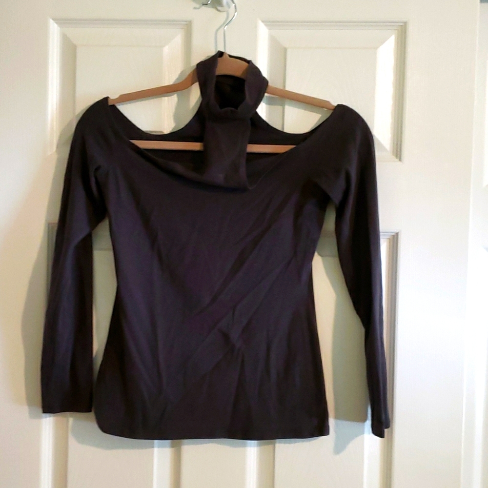 Gray off the shoulder long sleeve tee